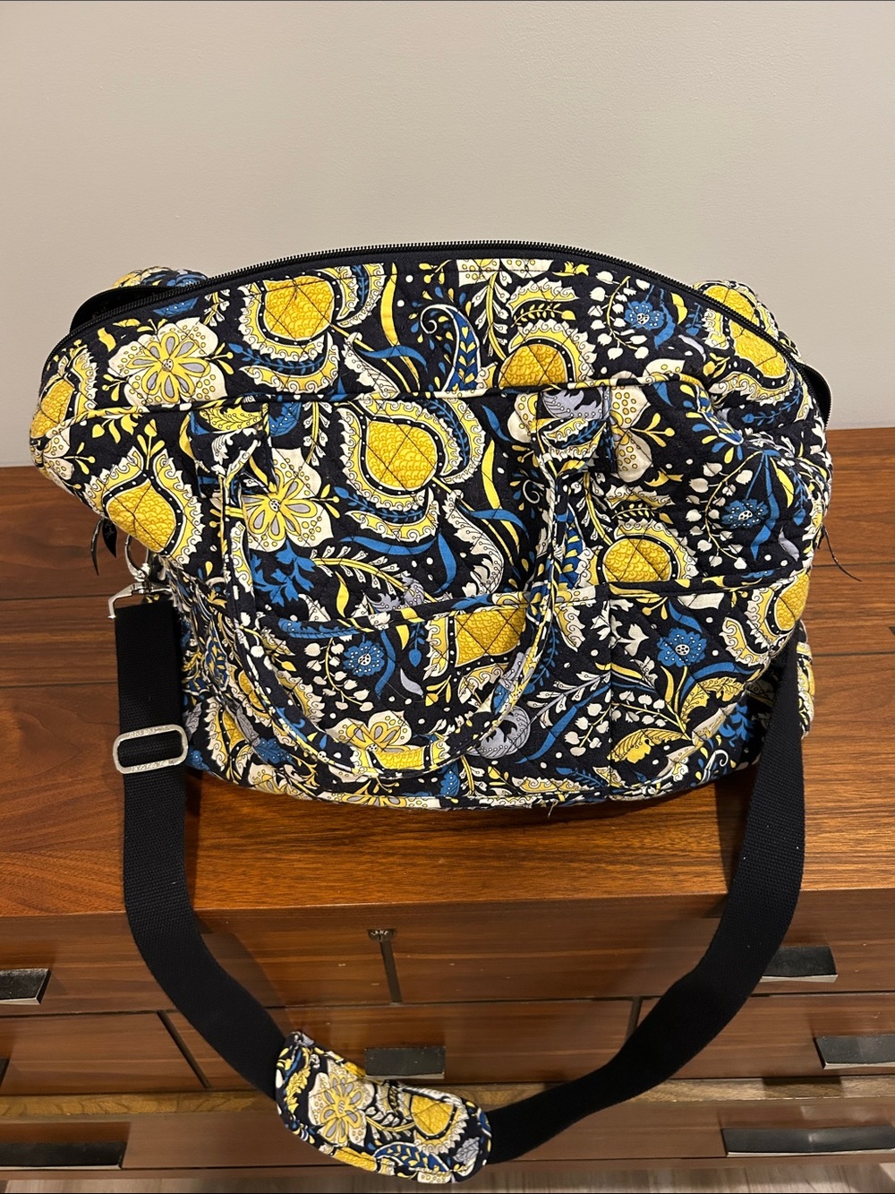 Vera Bradley “Ellie Blue” Retired WeekenderTravel Bag - Picture 9 of 9